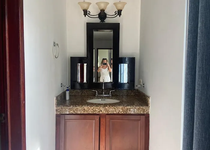 Casa Blanca Villa *